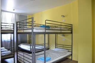 Хостел SunKiss Адлер Кровать в общем 6-местном номере для мужчин и женщин-3