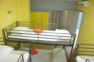 Хостел SunKiss Адлер Кровать в общем 6-местном номере для мужчин и женщин-7