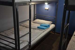 Хостел SunKiss Адлер Спальное место на двухъярусной кровати в общем номере для мужчин и женщин-3