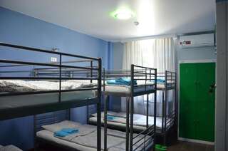 Хостел SunKiss Адлер Спальное место на двухъярусной кровати в общем номере для мужчин и женщин-1